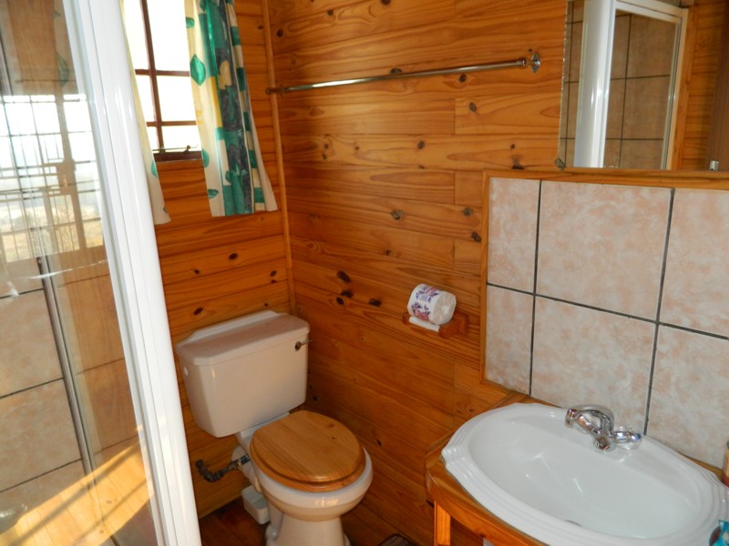Hoopoe cottage bathroom